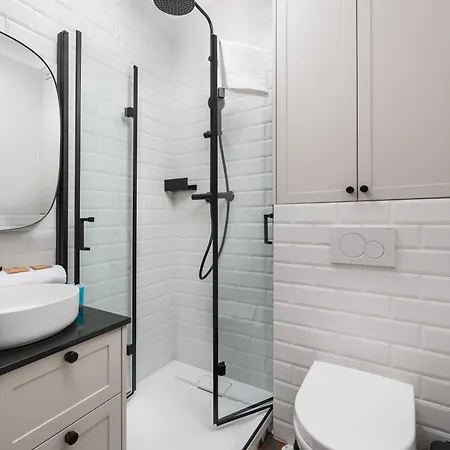 Centre Deluxe By Bookinghost