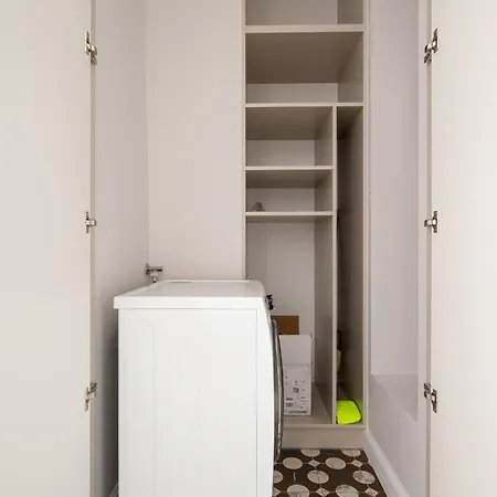 Centre Deluxe By Bookinghost