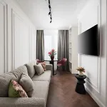 Apartment Centre Deluxe By Bookinghost *