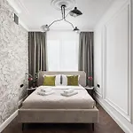 Apartment Centre Deluxe By Bookinghost